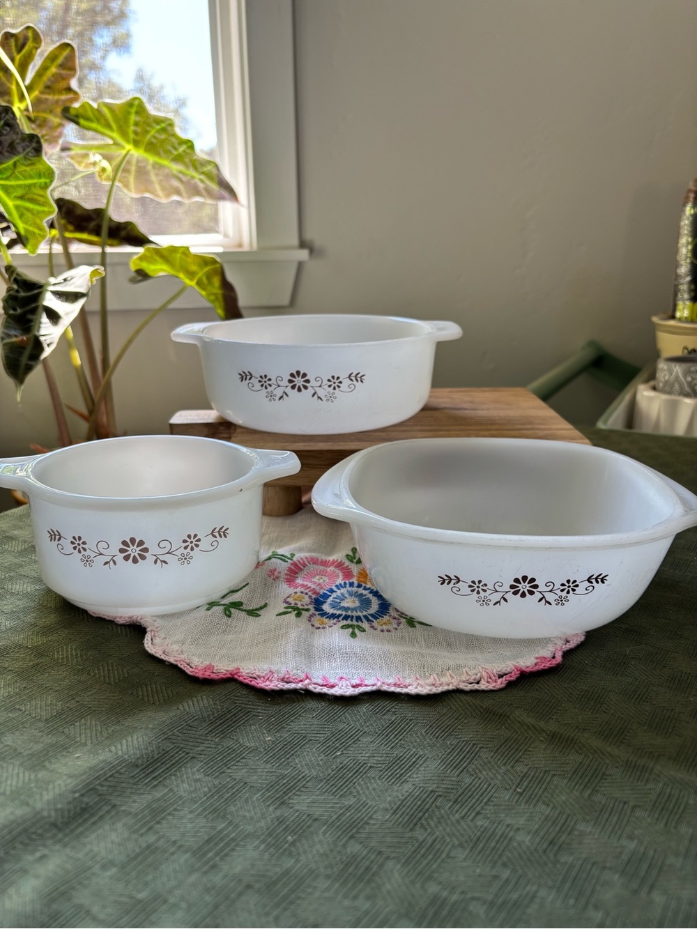 Vintage Dyna White Floral Glass Bakeware Casserole Dish Set - 3 Pieces
